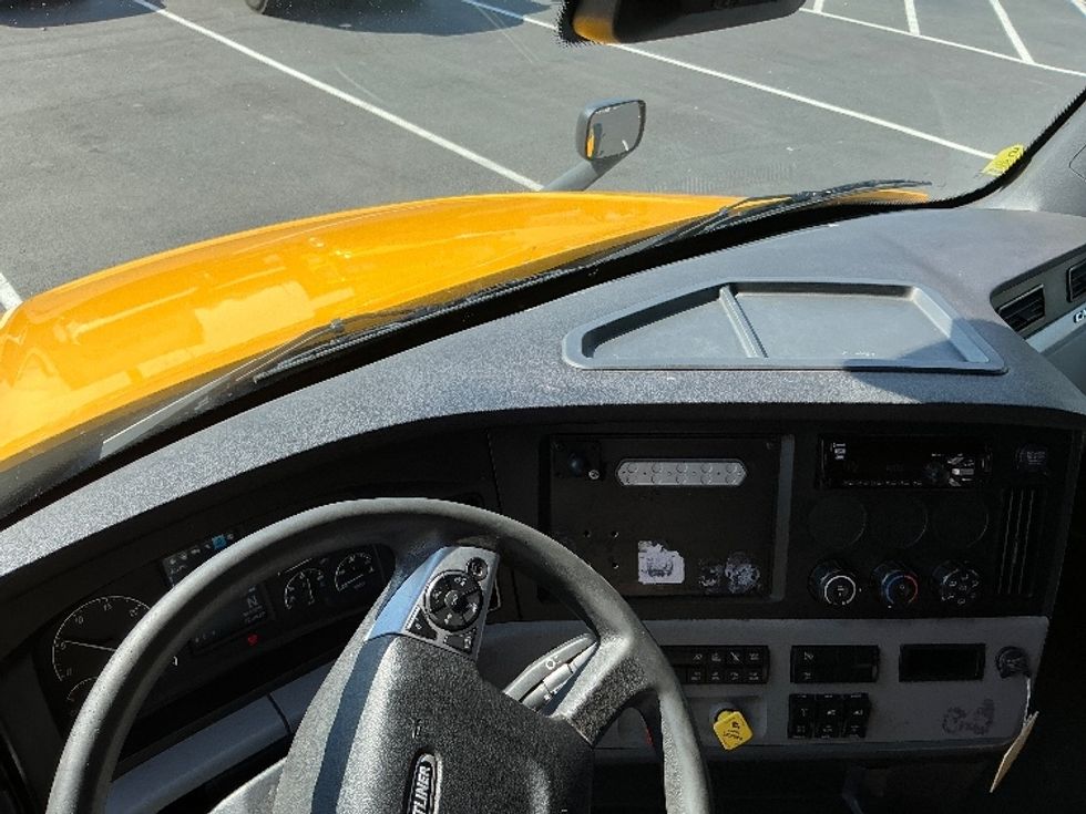 Sleeper Tractor-Heavy Duty Tractors-Freightliner-2022-T12664ST-Lexington-KY-541,929\n\t\tmiles-$ 60,500 - Image 11