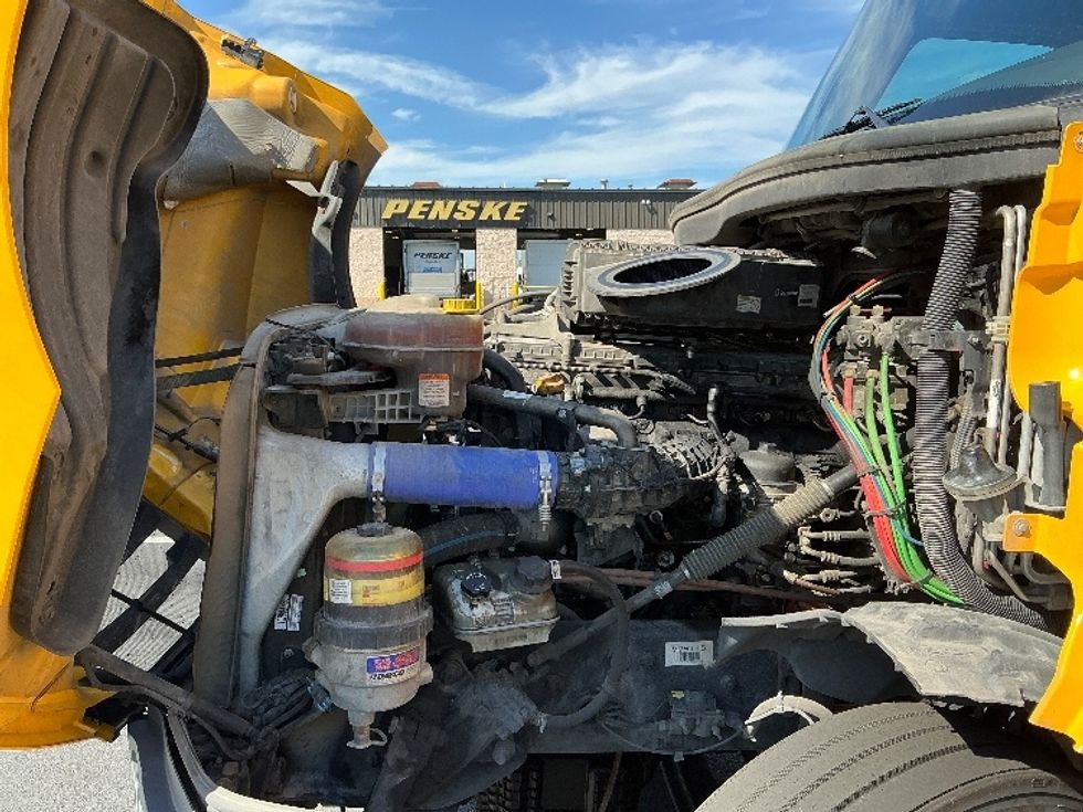 Sleeper Tractor-Heavy Duty Tractors-Freightliner-2022-T12664ST-Lexington-KY-541,929\n\t\tmiles-$ 60,500 - Image 21