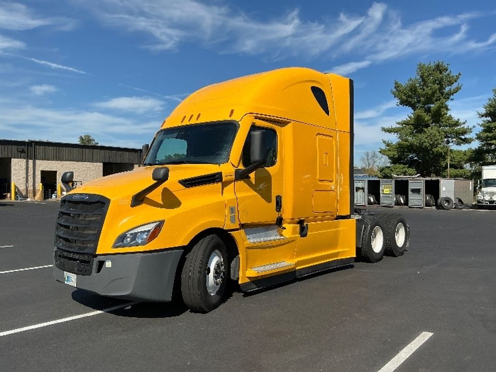 Sleeper Tractor-Heavy Duty Tractors-Freightliner-2022-T12664ST-Lexington-KY-541,929\n\t\tmiles-$ 60,500 - Image 3