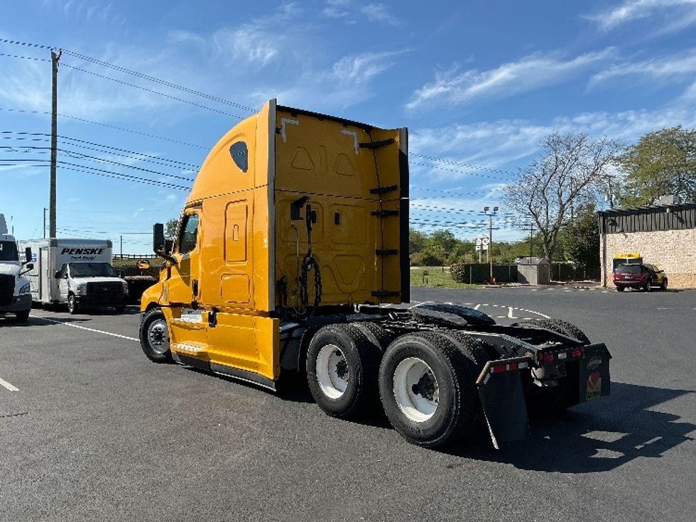 Sleeper Tractor-Heavy Duty Tractors-Freightliner-2022-T12664ST-Lexington-KY-541,929\n\t\tmiles-$ 60,500 - Image 5
