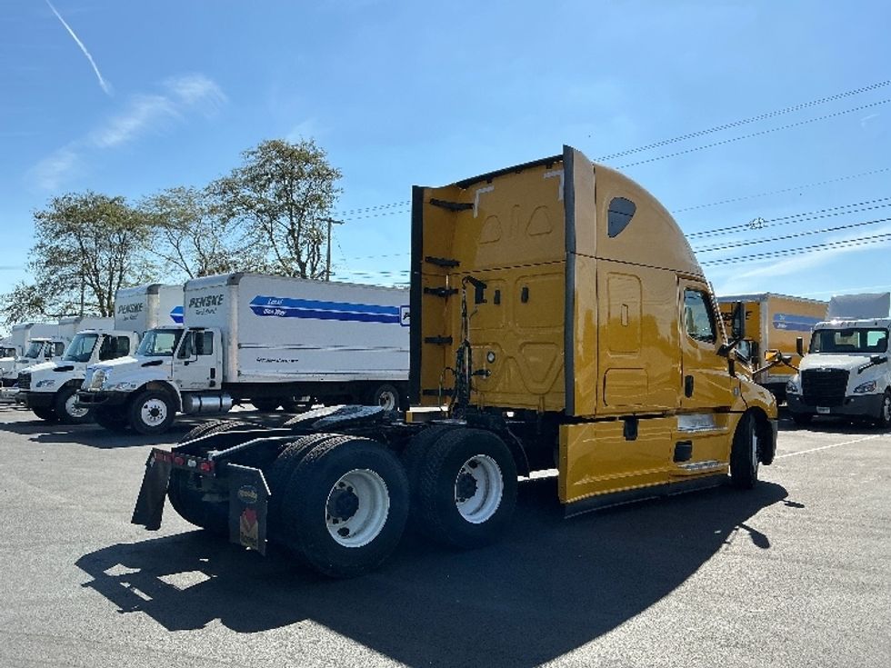 Sleeper Tractor-Heavy Duty Tractors-Freightliner-2022-T12664ST-Lexington-KY-541,929\n\t\tmiles-$ 60,500 - Image 7