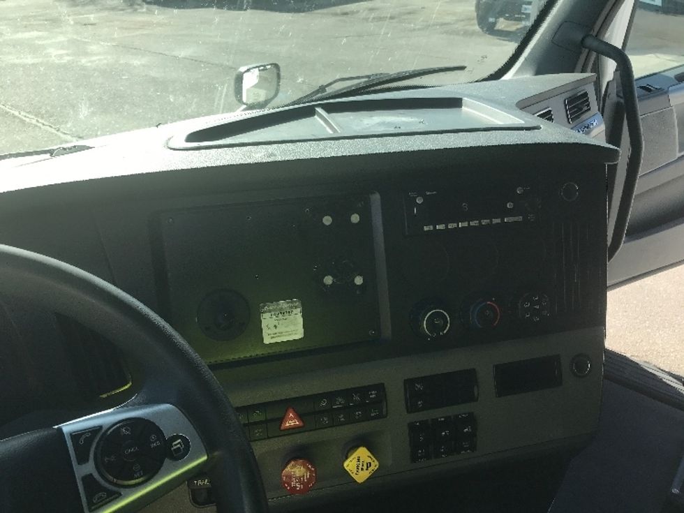 Sleeper Tractor-Heavy Duty Tractors-Freightliner-2022-T12664ST-Lincoln-NE-571,069\n\t\tmiles-$ 63,500 - Image 11