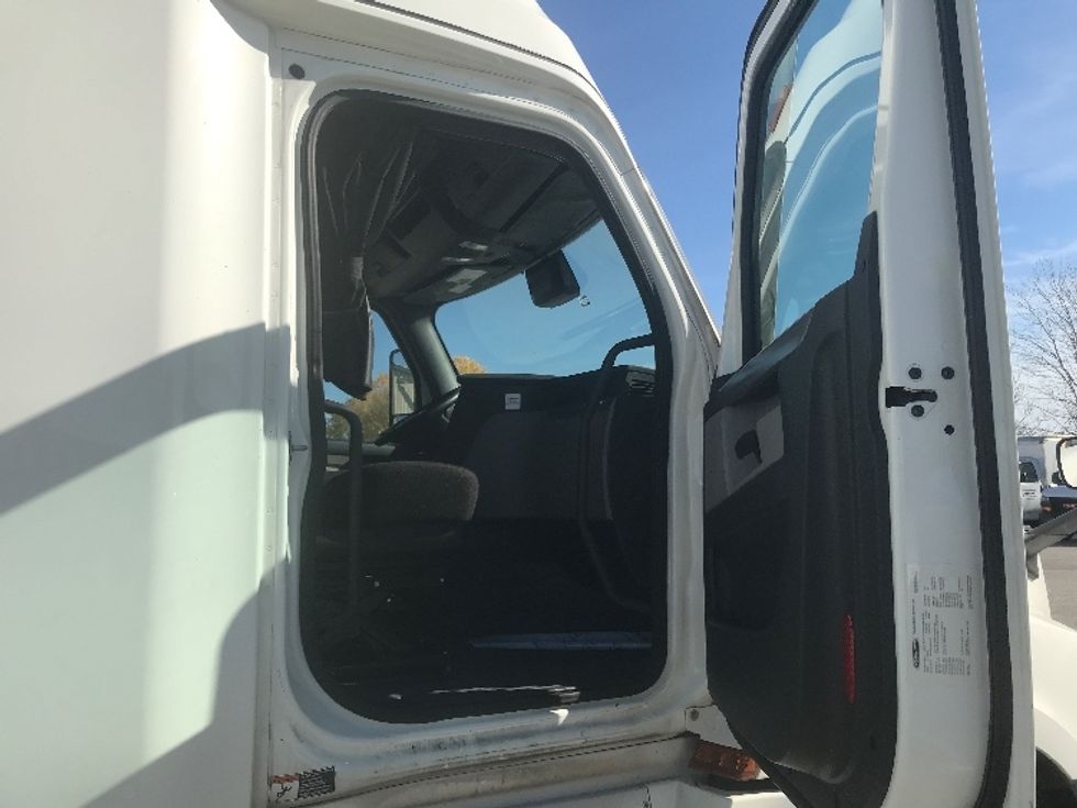 Sleeper Tractor-Heavy Duty Tractors-Freightliner-2022-T12664ST-Lincoln-NE-571,069\n\t\tmiles-$ 63,500 - Image 12