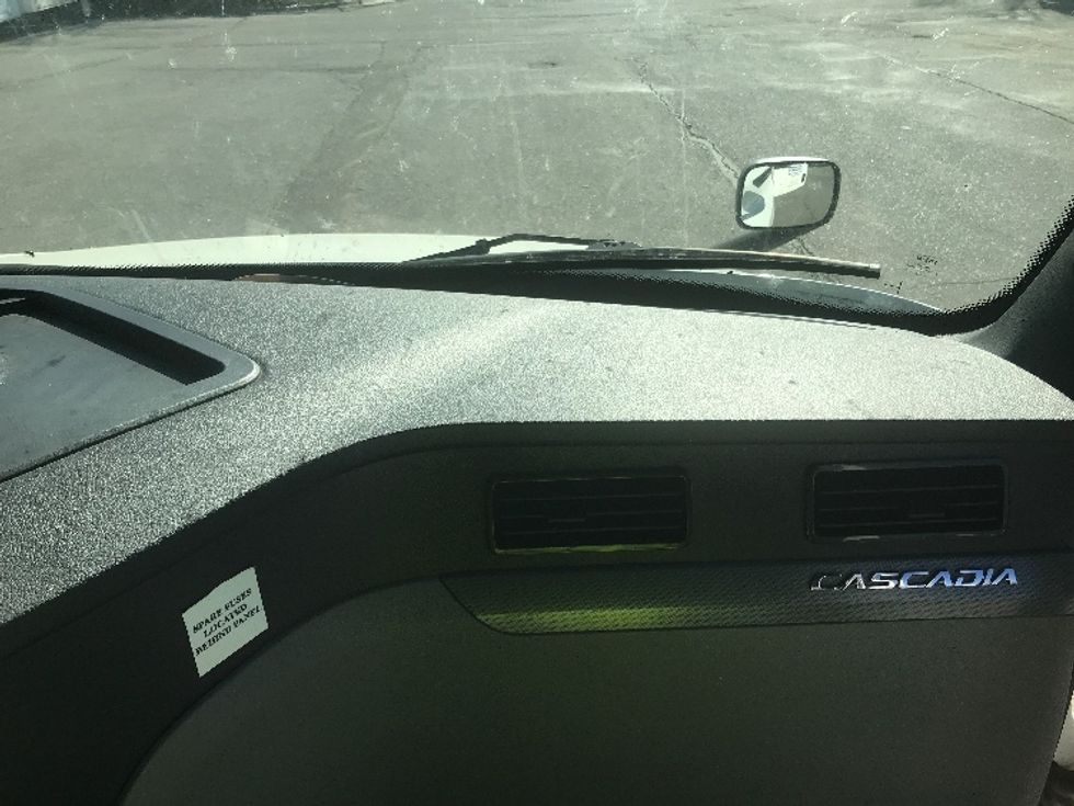 Sleeper Tractor-Heavy Duty Tractors-Freightliner-2022-T12664ST-Lincoln-NE-571,069\n\t\tmiles-$ 63,500 - Image 13