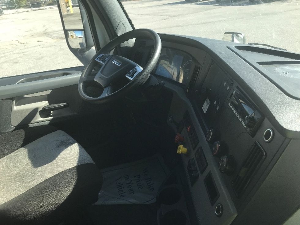 Sleeper Tractor-Heavy Duty Tractors-Freightliner-2022-T12664ST-Lincoln-NE-571,069\n\t\tmiles-$ 63,500 - Image 14