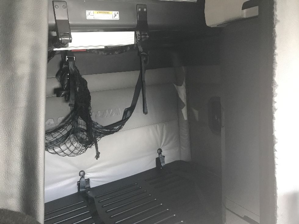 Sleeper Tractor-Heavy Duty Tractors-Freightliner-2022-T12664ST-Lincoln-NE-571,069\n\t\tmiles-$ 63,500 - Image 15