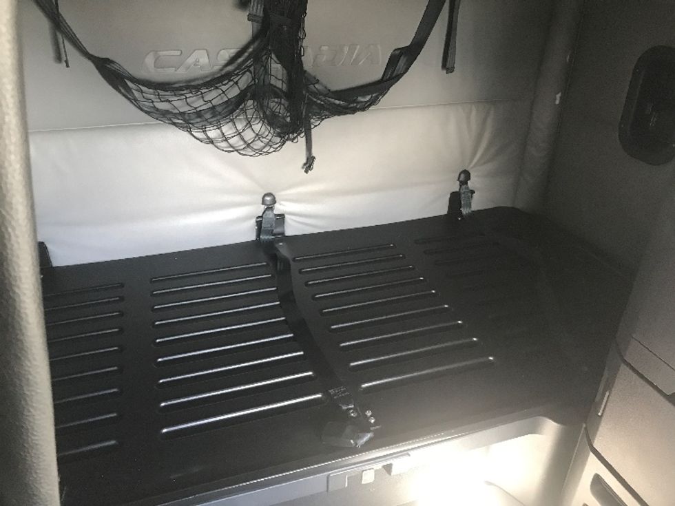 Sleeper Tractor-Heavy Duty Tractors-Freightliner-2022-T12664ST-Lincoln-NE-571,069\n\t\tmiles-$ 63,500 - Image 16