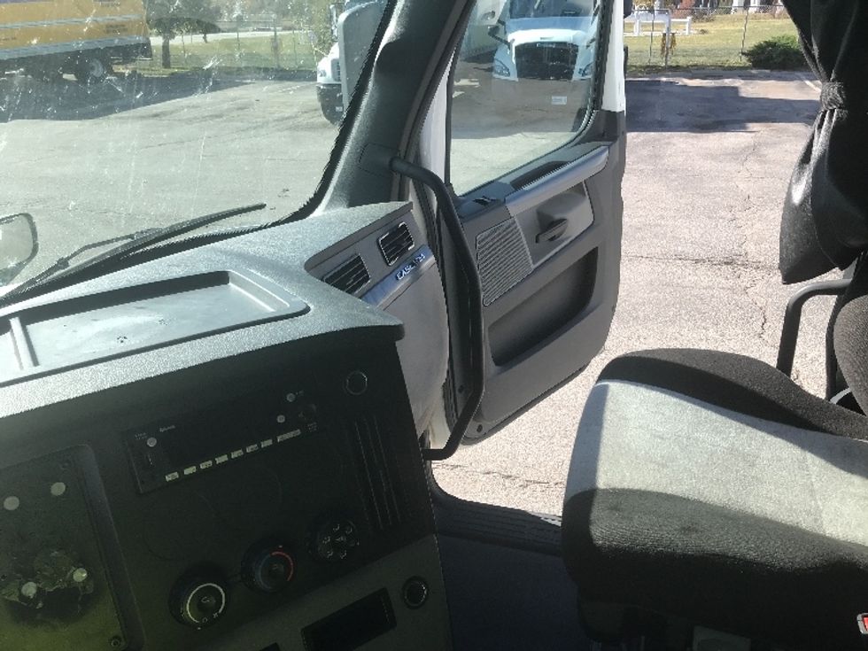 Sleeper Tractor-Heavy Duty Tractors-Freightliner-2022-T12664ST-Lincoln-NE-571,069\n\t\tmiles-$ 63,500 - Image 9