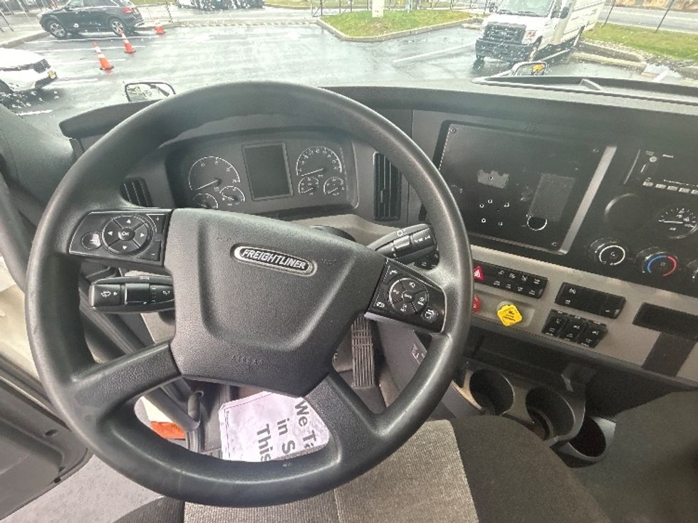 Sleeper Tractor-Heavy Duty Tractors-Freightliner-2022-T12664ST-Linden-NJ-379,400\n\t\tmiles-$ 80,250 - Image 11