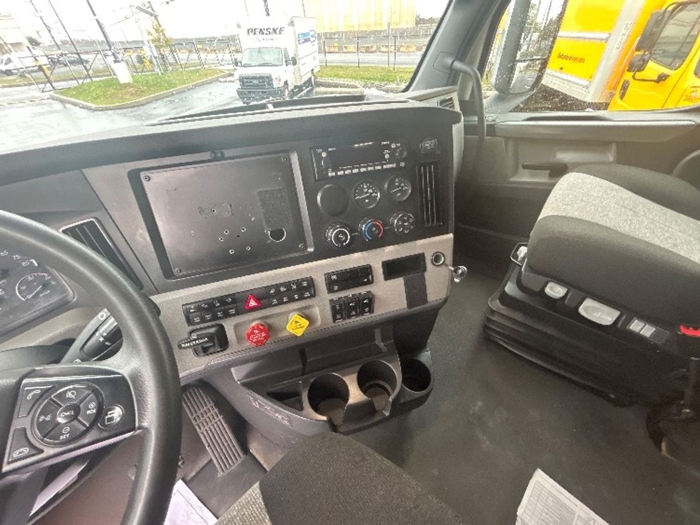 Sleeper Tractor-Heavy Duty Tractors-Freightliner-2022-T12664ST-Linden-NJ-379,400\n\t\tmiles-$ 80,250 - Image 12