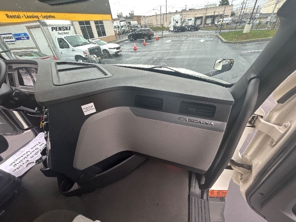 Sleeper Tractor-Heavy Duty Tractors-Freightliner-2022-T12664ST-Linden-NJ-379,400\n\t\tmiles-$ 80,250 - Image 14