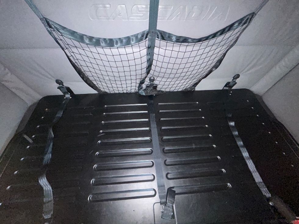 Sleeper Tractor-Heavy Duty Tractors-Freightliner-2022-T12664ST-Linden-NJ-379,400\n\t\tmiles-$ 80,250 - Image 17