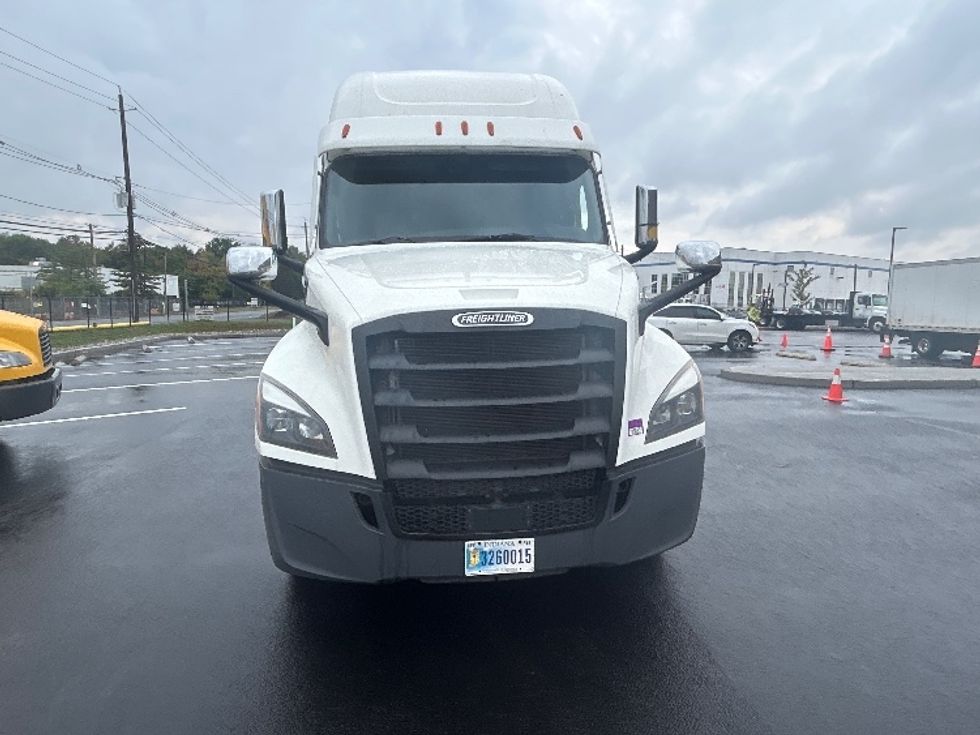 Sleeper Tractor-Heavy Duty Tractors-Freightliner-2022-T12664ST-Linden-NJ-379,400\n\t\tmiles-$ 80,250 - Image 2