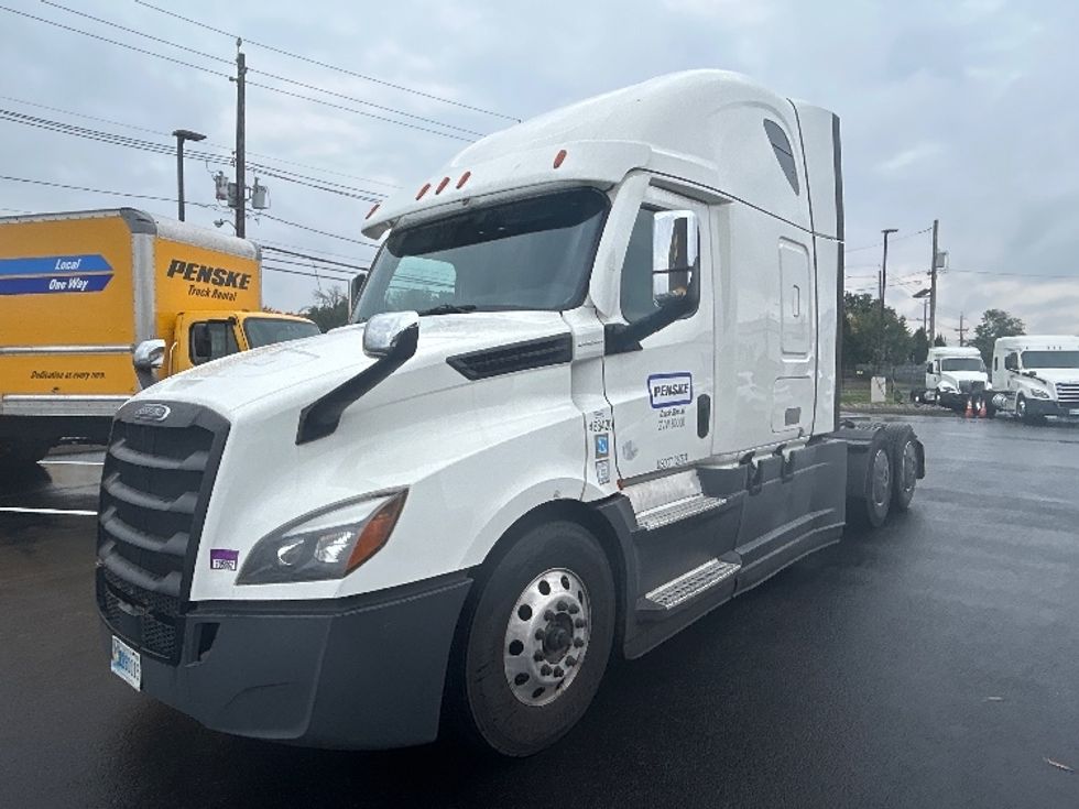 Sleeper Tractor-Heavy Duty Tractors-Freightliner-2022-T12664ST-Linden-NJ-379,400\n\t\tmiles-$ 80,250 - Image 3