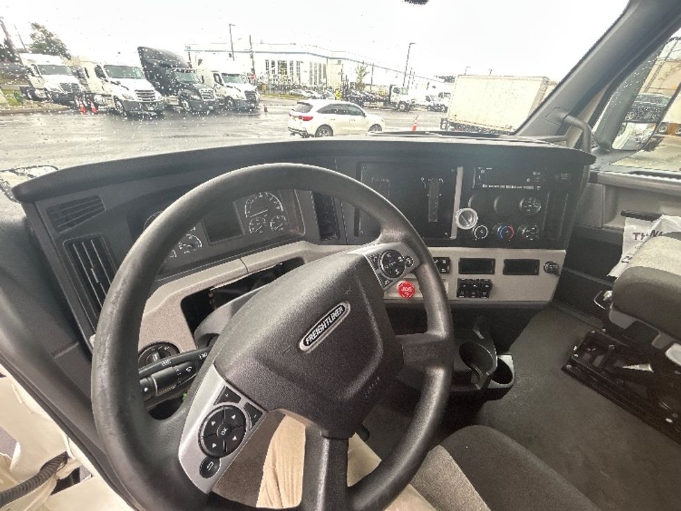 Sleeper Tractor-Heavy Duty Tractors-Freightliner-2022-T12664ST-Linden-NJ-410,451\n\t\tmiles-$ 77,000 - Image 10
