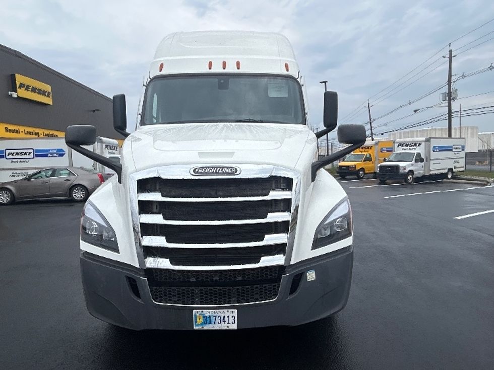 Sleeper Tractor-Heavy Duty Tractors-Freightliner-2022-T12664ST-Linden-NJ-410,451\n\t\tmiles-$ 77,000 - Image 2