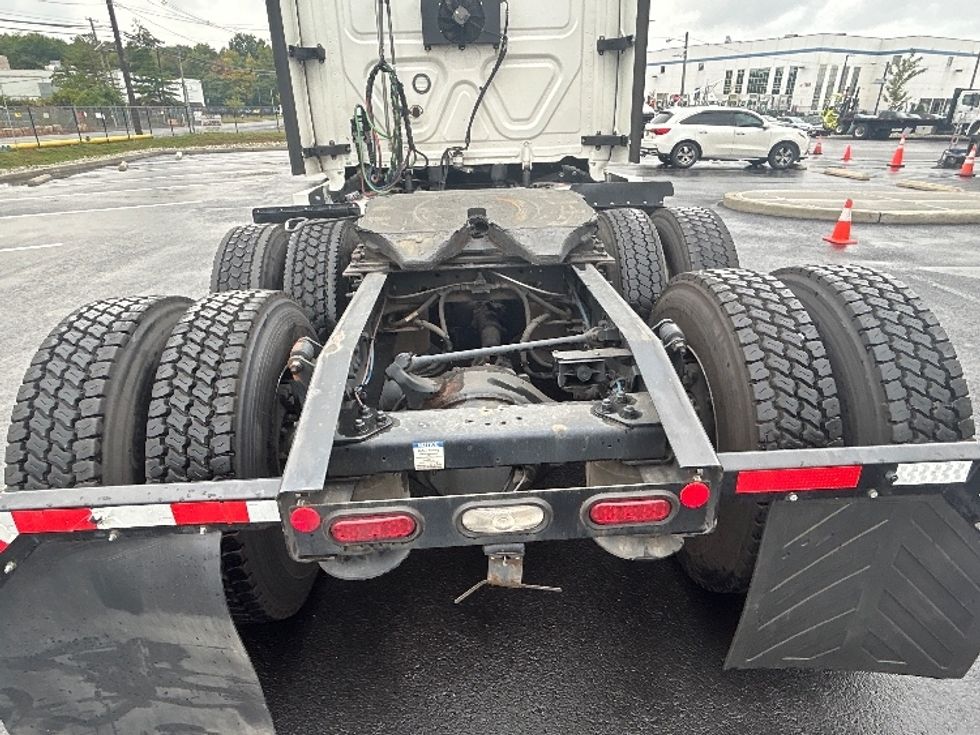 Sleeper Tractor-Heavy Duty Tractors-Freightliner-2022-T12664ST-Linden-NJ-410,451\n\t\tmiles-$ 77,000 - Image 6