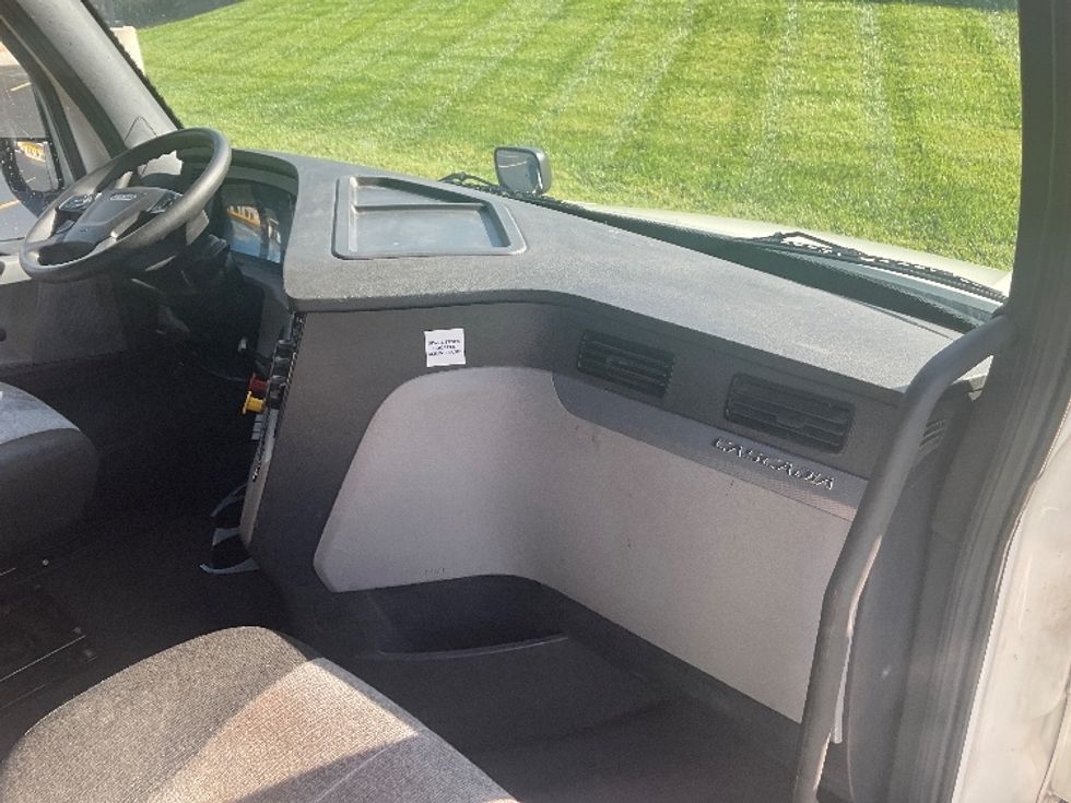 Sleeper Tractor-Heavy Duty Tractors-Freightliner-2022-T12664ST-Linden-NJ-521,299\n\t\tmiles-$ 75,000 - Image 14