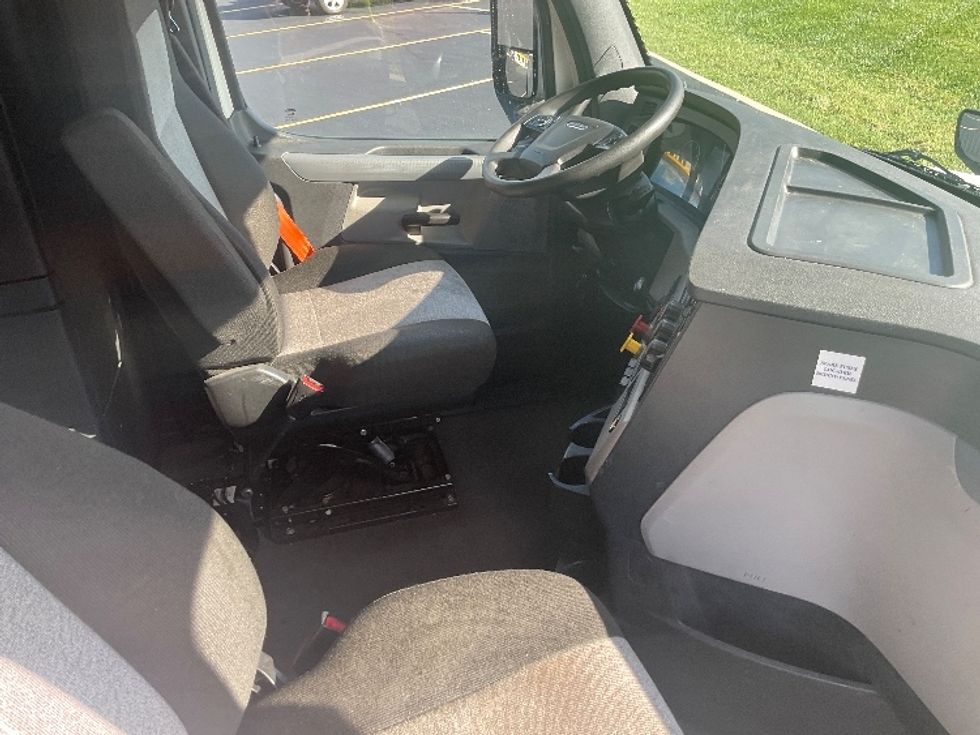 Sleeper Tractor-Heavy Duty Tractors-Freightliner-2022-T12664ST-Linden-NJ-521,299\n\t\tmiles-$ 75,000 - Image 15