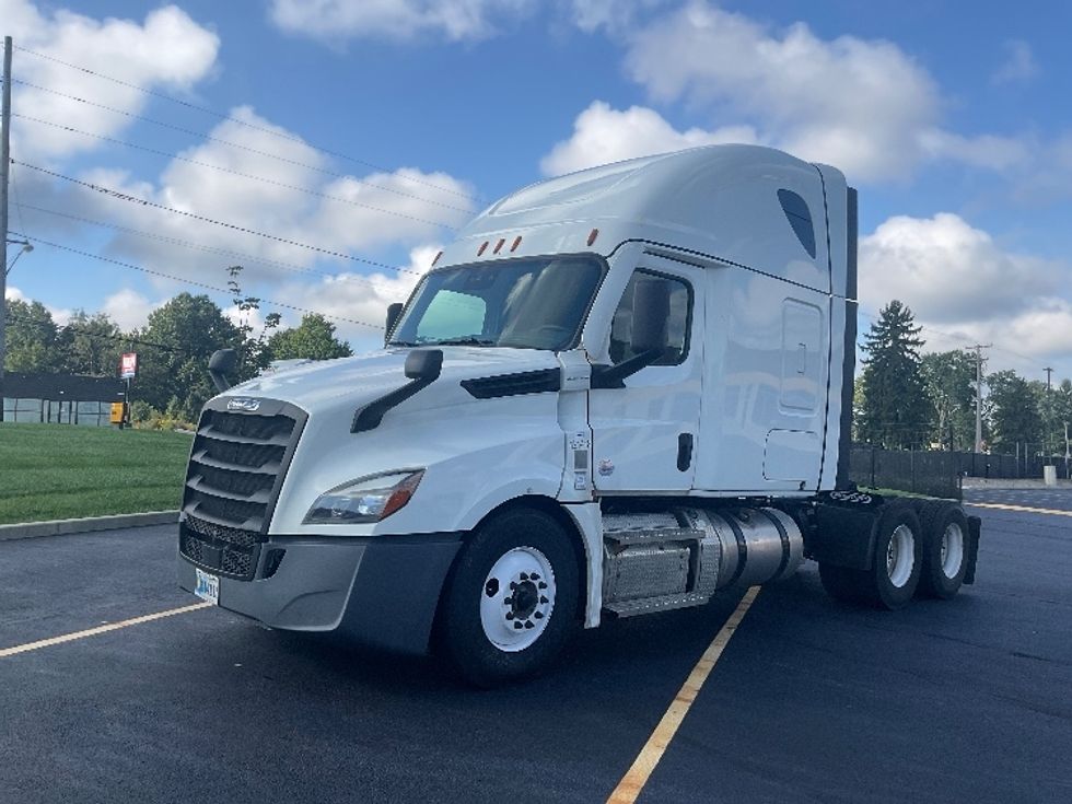 Sleeper Tractor-Heavy Duty Tractors-Freightliner-2022-T12664ST-Linden-NJ-521,299\n\t\tmiles-$ 75,000 - Image 3
