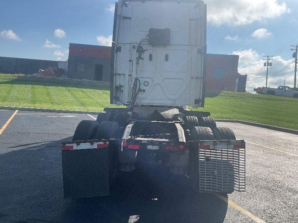 Sleeper Tractor-Heavy Duty Tractors-Freightliner-2022-T12664ST-Linden-NJ-521,299\n\t\tmiles-$ 75,000 - Image 6
