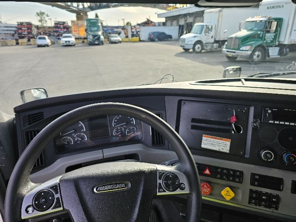Sleeper Tractor-Heavy Duty Tractors-Freightliner-2022-T12664ST-Linden-NJ-529,414\n\t\tmiles-$ 65,750 - Image 11