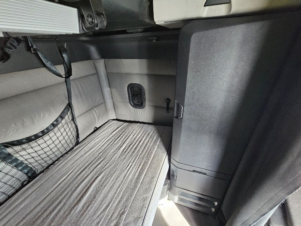 Sleeper Tractor-Heavy Duty Tractors-Freightliner-2022-T12664ST-Linden-NJ-529,414\n\t\tmiles-$ 65,750 - Image 18