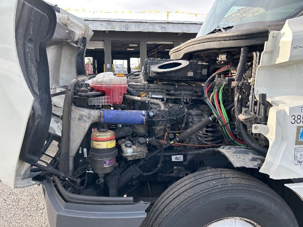 Sleeper Tractor-Heavy Duty Tractors-Freightliner-2022-T12664ST-Linden-NJ-529,414\n\t\tmiles-$ 65,750 - Image 21