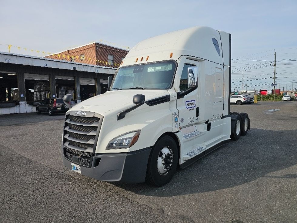 Sleeper Tractor-Heavy Duty Tractors-Freightliner-2022-T12664ST-Linden-NJ-529,414\n\t\tmiles-$ 65,750 - Image 3