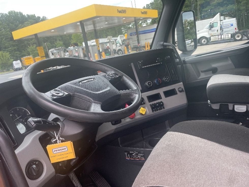 Sleeper Tractor-Heavy Duty Tractors-Freightliner-2022-T12664ST-Lithia Springs-GA-454,372\n\t\tmiles-$ 75,750 - Image 10