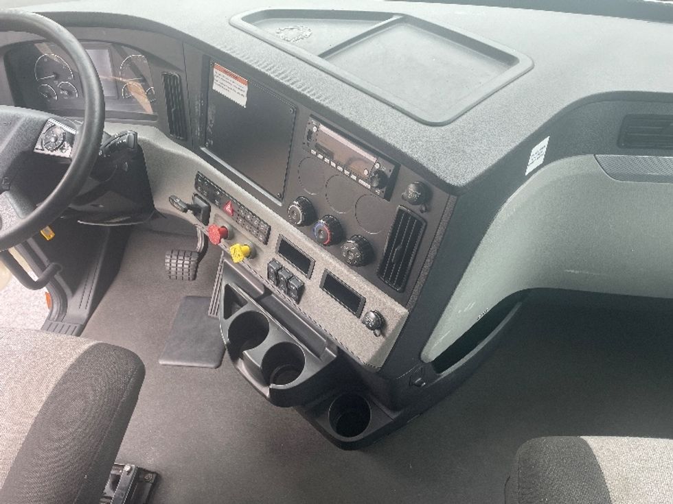 Sleeper Tractor-Heavy Duty Tractors-Freightliner-2022-T12664ST-Lithia Springs-GA-454,372\n\t\tmiles-$ 75,750 - Image 12