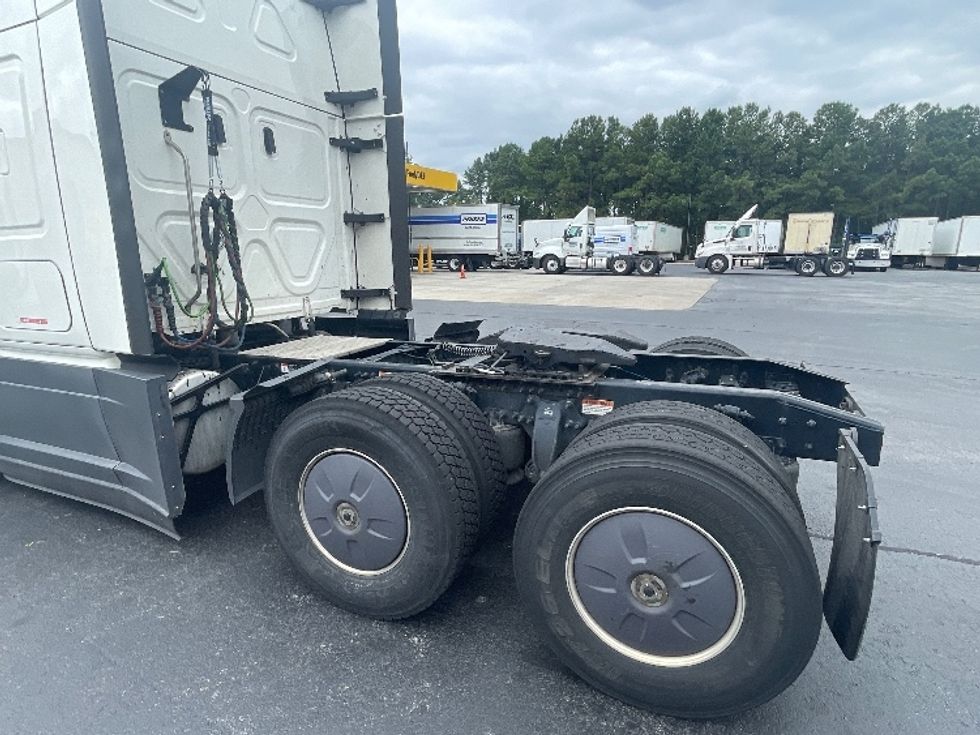 Sleeper Tractor-Heavy Duty Tractors-Freightliner-2022-T12664ST-Lithia Springs-GA-454,372\n\t\tmiles-$ 75,750 - Image 21
