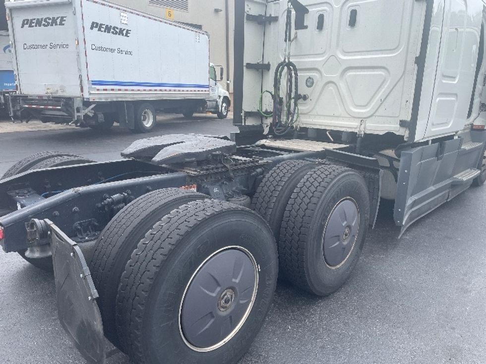 Sleeper Tractor-Heavy Duty Tractors-Freightliner-2022-T12664ST-Lithia Springs-GA-454,372\n\t\tmiles-$ 75,750 - Image 22