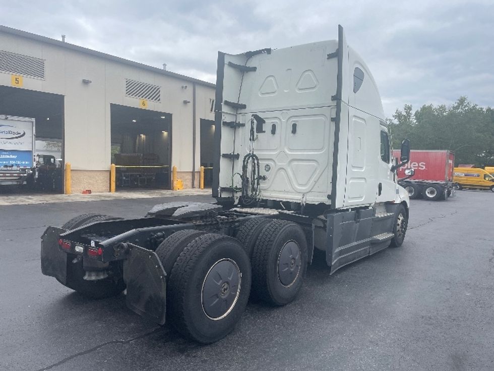 Sleeper Tractor-Heavy Duty Tractors-Freightliner-2022-T12664ST-Lithia Springs-GA-454,372\n\t\tmiles-$ 75,750 - Image 7