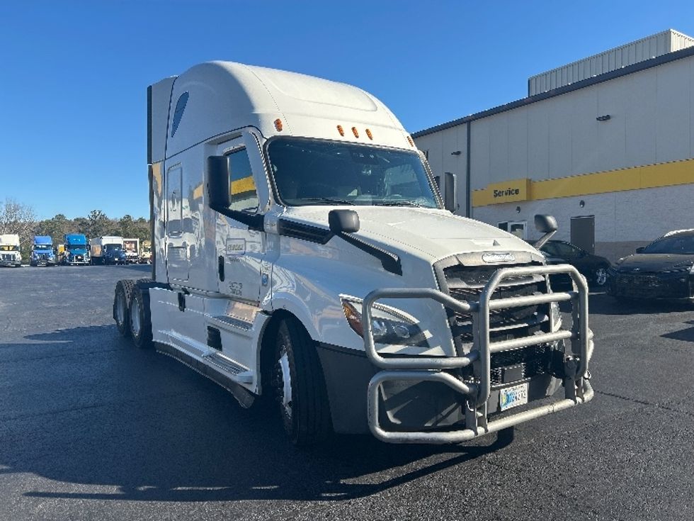 Sleeper Tractor-Heavy Duty Tractors-Freightliner-2022-T12664ST-Lithia Springs-GA-770,620\n\t\tmiles-$ 58,000 - Image 1