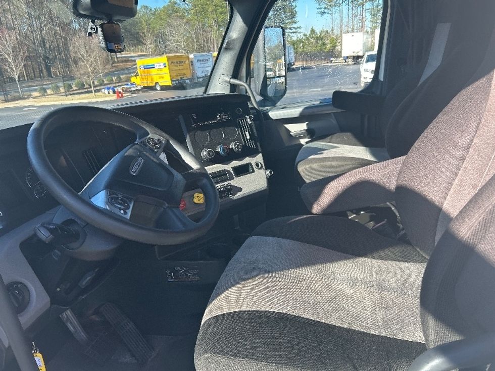 Sleeper Tractor-Heavy Duty Tractors-Freightliner-2022-T12664ST-Lithia Springs-GA-770,620\n\t\tmiles-$ 58,000 - Image 10