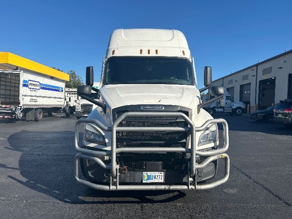 Sleeper Tractor-Heavy Duty Tractors-Freightliner-2022-T12664ST-Lithia Springs-GA-770,620\n\t\tmiles-$ 58,000 - Image 2