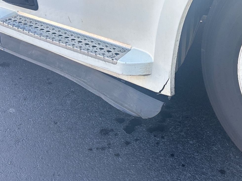 Sleeper Tractor-Heavy Duty Tractors-Freightliner-2022-T12664ST-Lithia Springs-GA-770,620\n\t\tmiles-$ 58,000 - Image 22