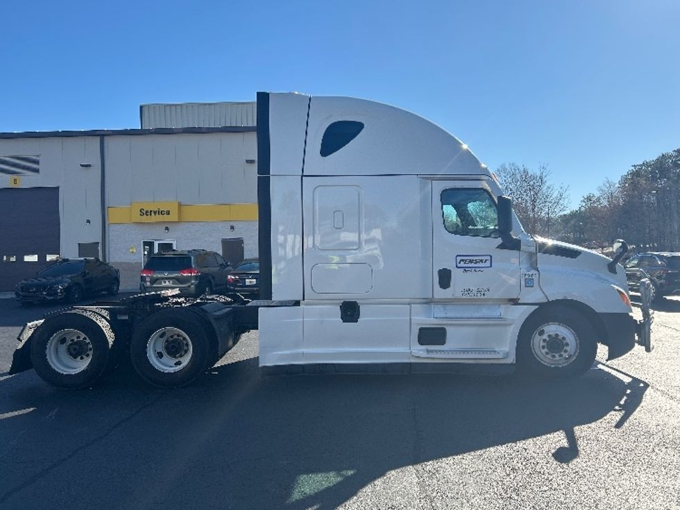 Sleeper Tractor-Heavy Duty Tractors-Freightliner-2022-T12664ST-Lithia Springs-GA-770,620\n\t\tmiles-$ 58,000 - Image 8