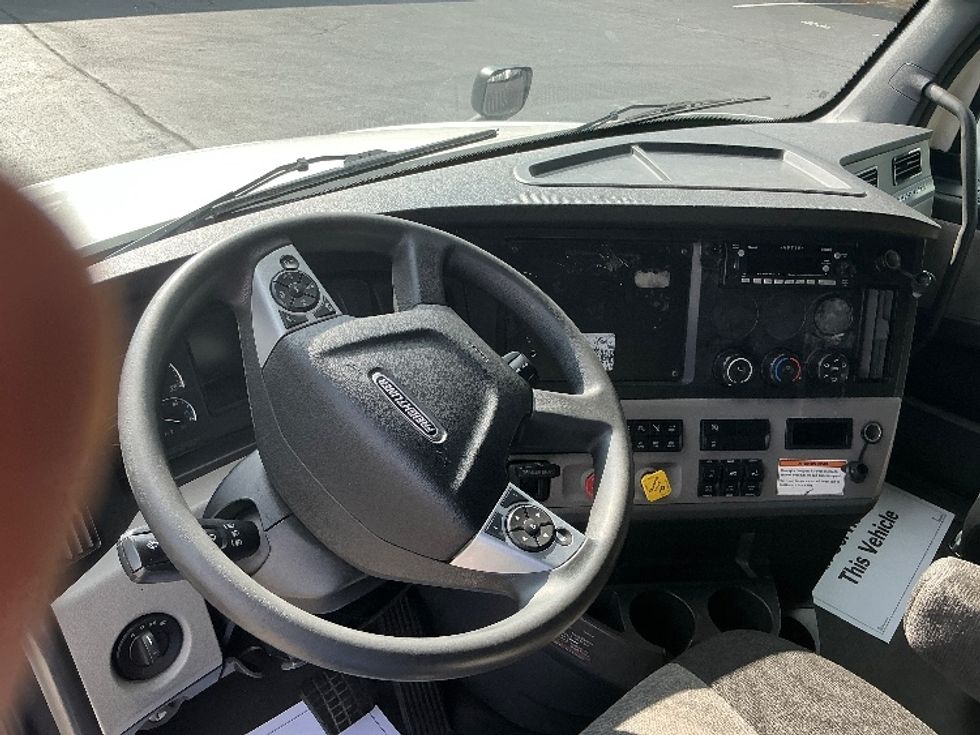Sleeper Tractor-Heavy Duty Tractors-Freightliner-2022-T12664ST-Lithia Springs-GA-772,019\n\t\tmiles-$ 41,250 - Image 11