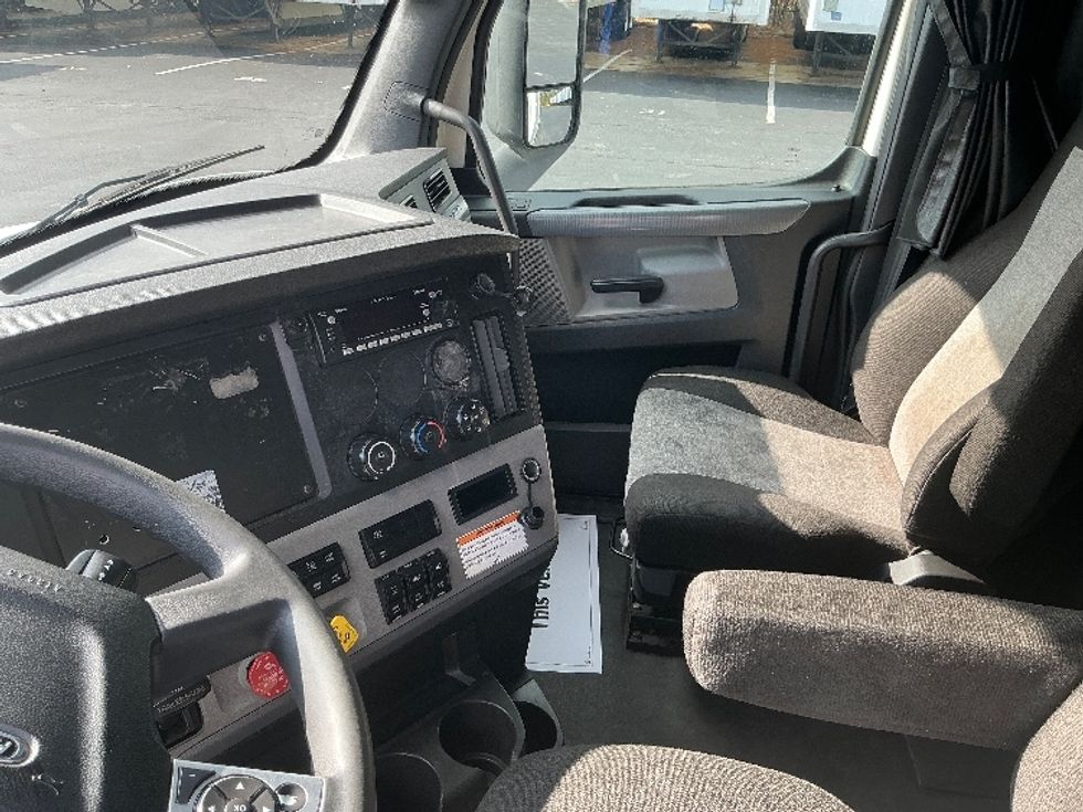 Sleeper Tractor-Heavy Duty Tractors-Freightliner-2022-T12664ST-Lithia Springs-GA-772,019\n\t\tmiles-$ 41,250 - Image 12