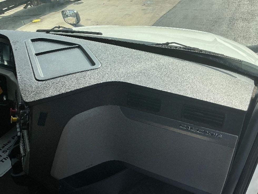 Sleeper Tractor-Heavy Duty Tractors-Freightliner-2022-T12664ST-Lithia Springs-GA-772,019\n\t\tmiles-$ 41,250 - Image 14