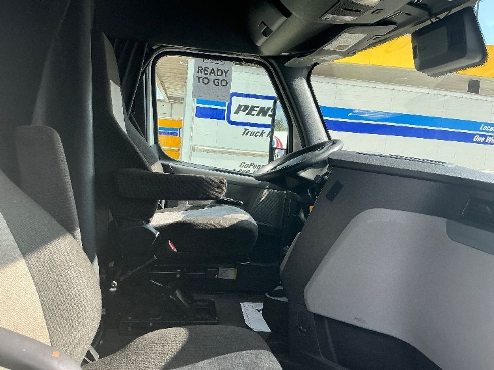 Sleeper Tractor-Heavy Duty Tractors-Freightliner-2022-T12664ST-Lithia Springs-GA-772,019\n\t\tmiles-$ 41,250 - Image 15