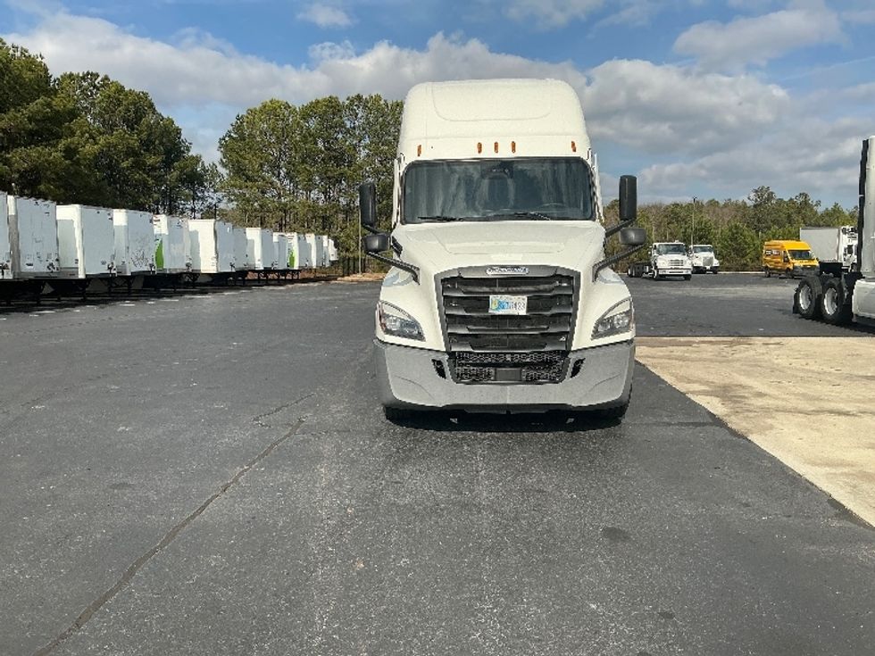 Sleeper Tractor-Heavy Duty Tractors-Freightliner-2022-T12664ST-Lithia Springs-GA-772,019\n\t\tmiles-$ 41,250 - Image 2