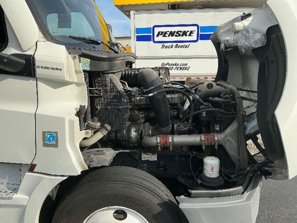 Sleeper Tractor-Heavy Duty Tractors-Freightliner-2022-T12664ST-Lithia Springs-GA-772,019\n\t\tmiles-$ 41,250 - Image 20