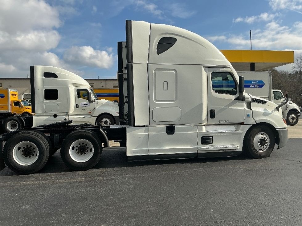 Sleeper Tractor-Heavy Duty Tractors-Freightliner-2022-T12664ST-Lithia Springs-GA-772,019\n\t\tmiles-$ 41,250 - Image 8