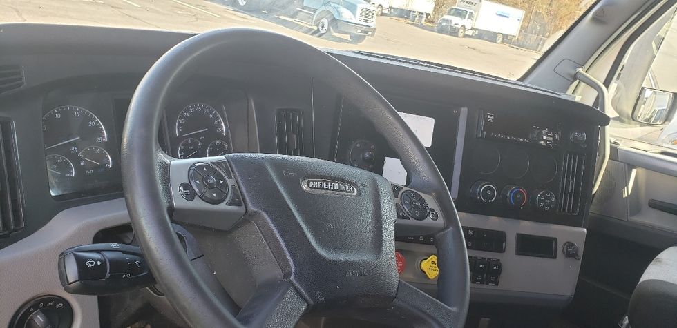 Sleeper Tractor-Heavy Duty Tractors-Freightliner-2022-T12664ST-Little Rock-AR-428,868\n\t\tmiles-$ 75,000 - Image 10