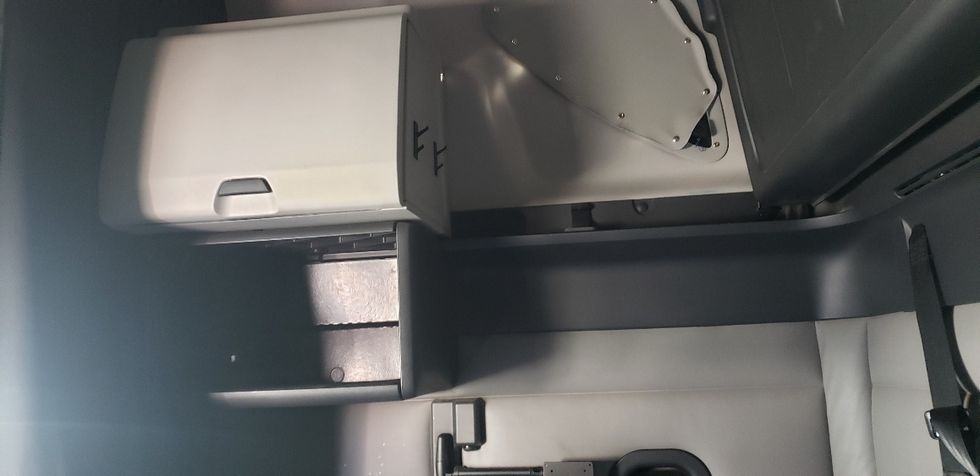 Sleeper Tractor-Heavy Duty Tractors-Freightliner-2022-T12664ST-Little Rock-AR-428,868\n\t\tmiles-$ 75,000 - Image 19