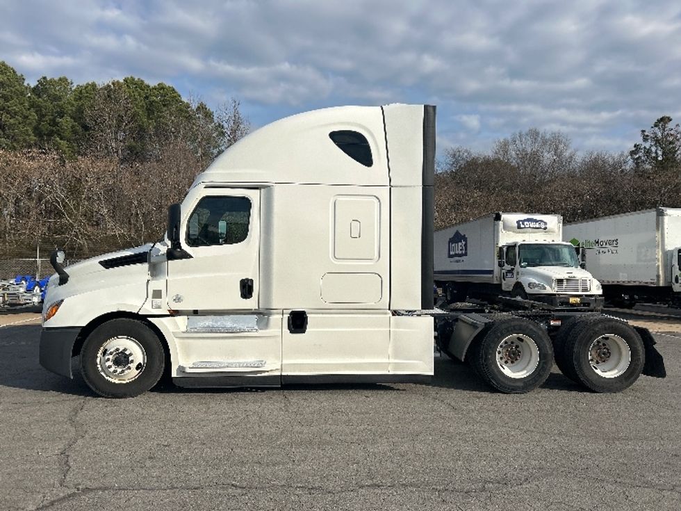 Sleeper Tractor-Heavy Duty Tractors-Freightliner-2022-T12664ST-Little Rock-AR-428,868\n\t\tmiles-$ 75,000 - Image 4