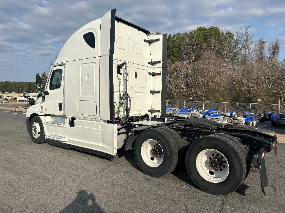 Sleeper Tractor-Heavy Duty Tractors-Freightliner-2022-T12664ST-Little Rock-AR-428,868\n\t\tmiles-$ 75,000 - Image 5
